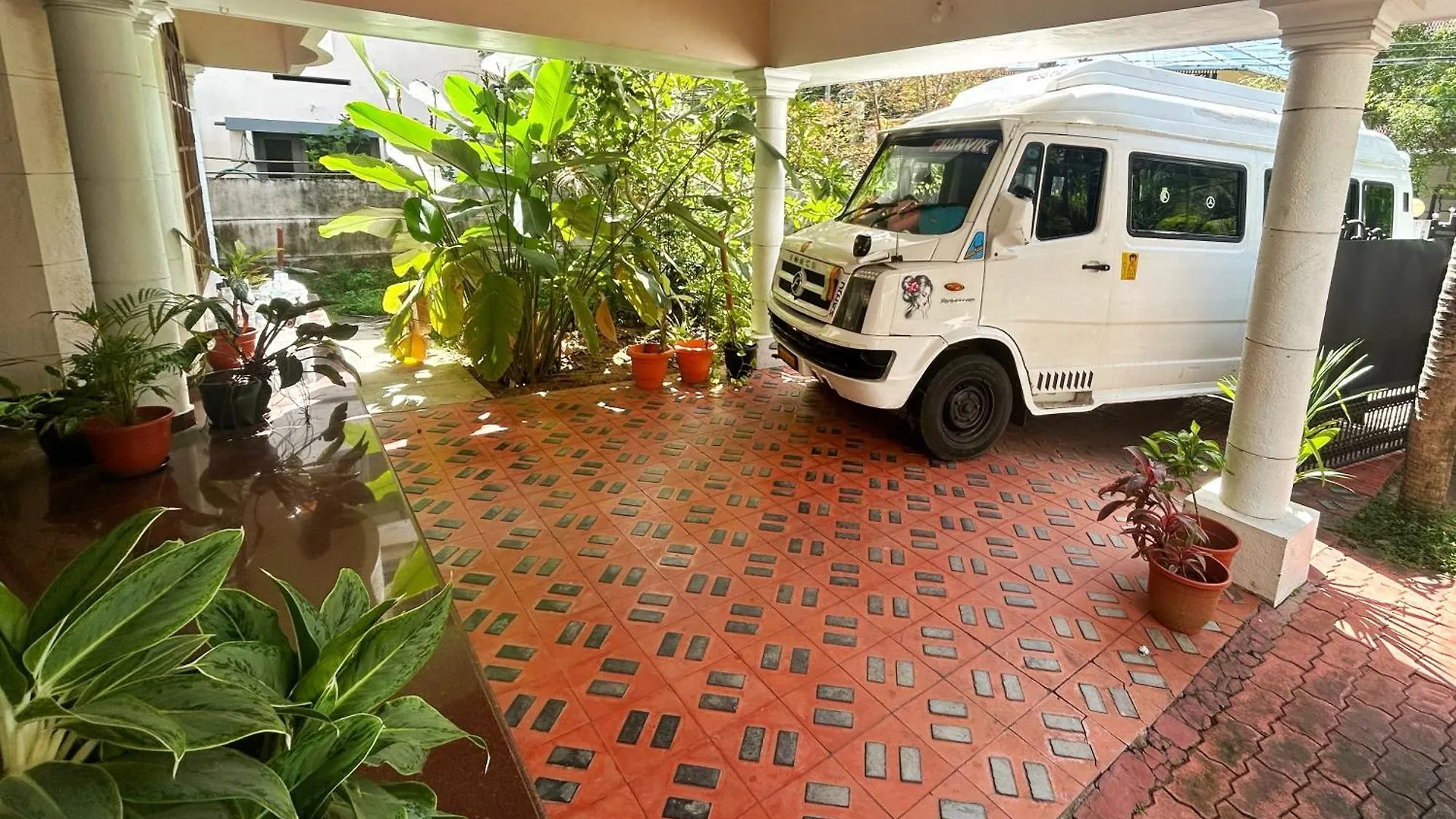 La Casa Trivandrum 4 Bhk Ac Luxury Villa At City Centre, Just 5 Kms From Airport & 3 Kms To Trivandrum Railway Station Thiruvananthapuram